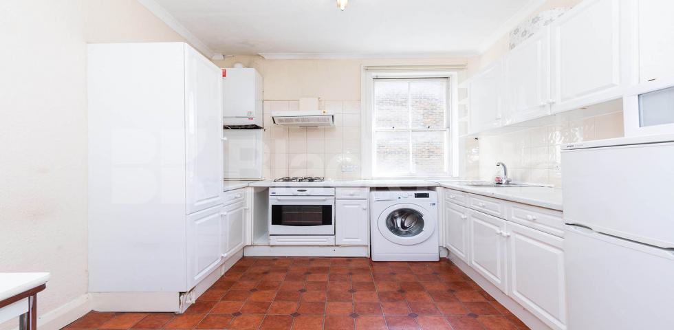 			NEWLY REFURDISHED 2/3 BED N CAMDEN!, 3 Bedroom, 1 bath, 1 reception Flat			 Royal College Street, CAMDEN